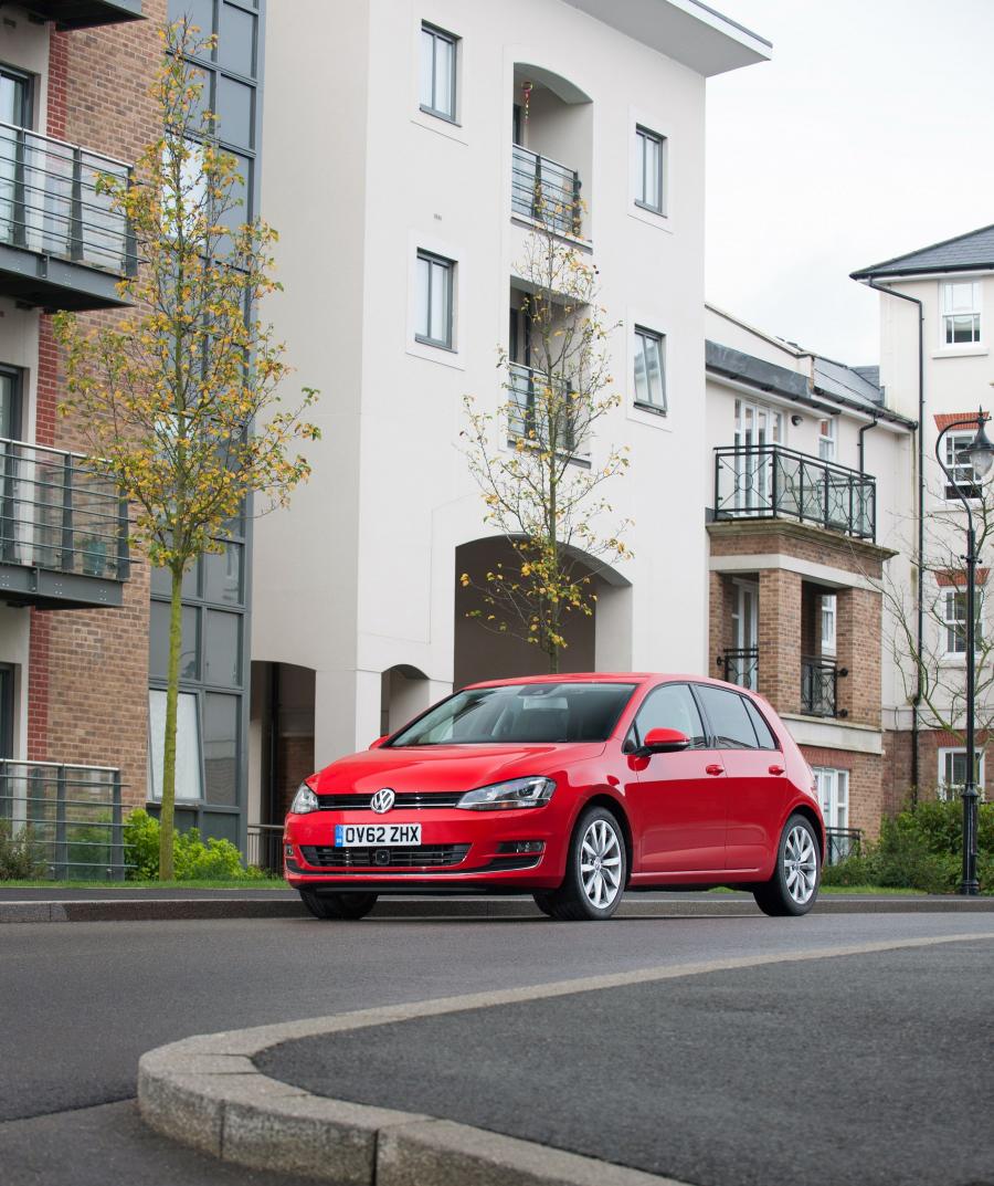  Volkswagen Golf TDi BlueMotion 2012 года  (UK) (фото 13 из 52)